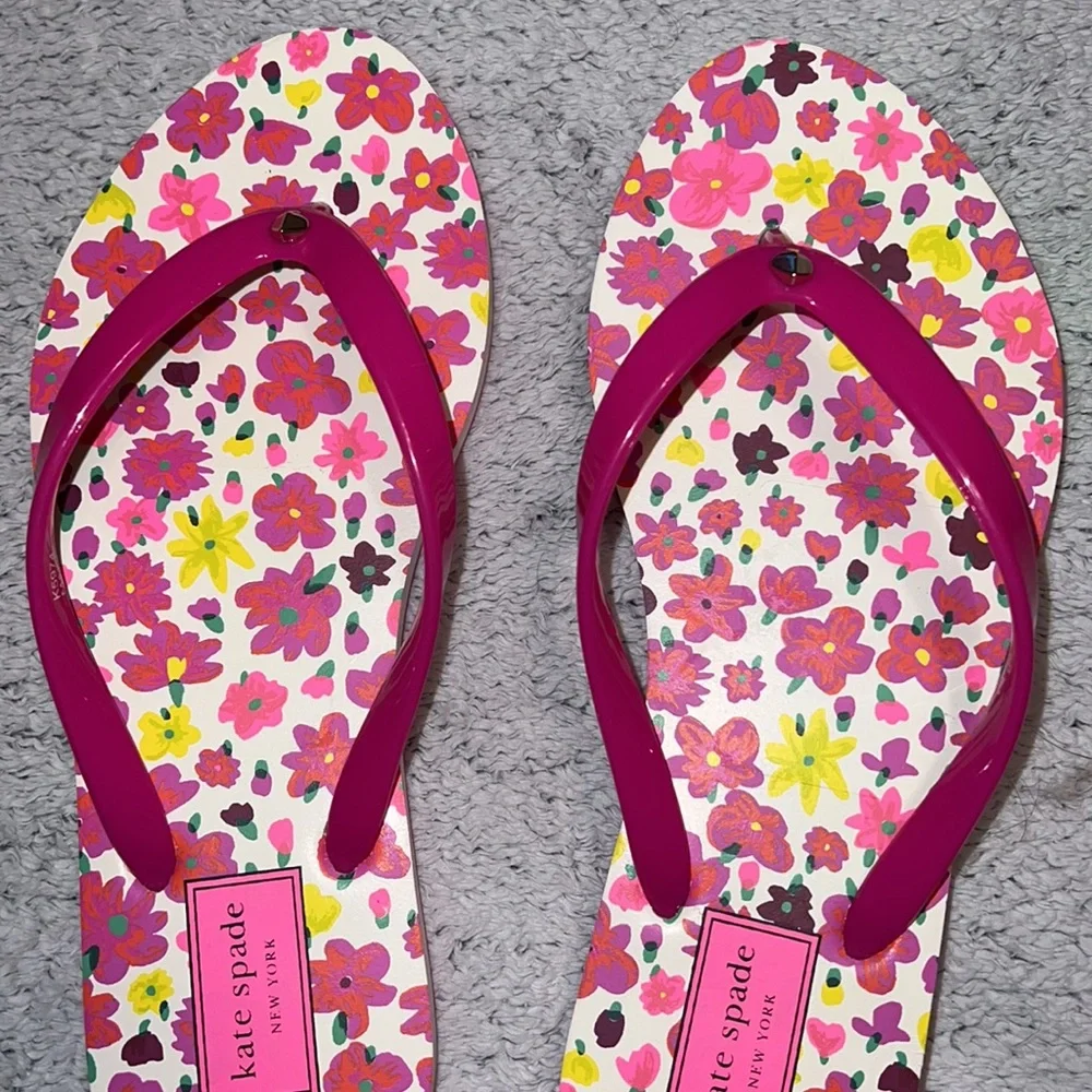 Women's Kate Spade NEW pink/floral flip flops, sandals,  sz 6
